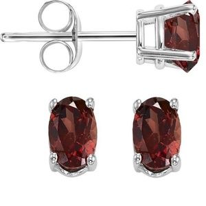Super dainty Garnet stud earrings 4mm